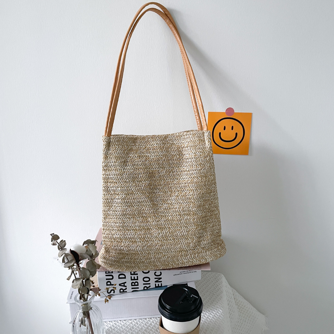 Minimalist Straw Totebag