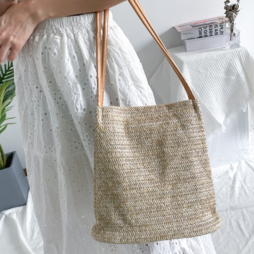 Minimalist Straw Totebag