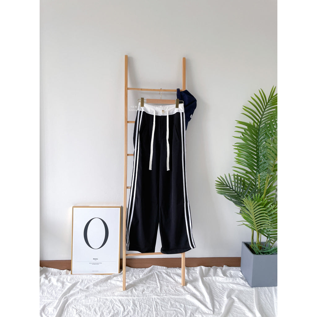 Mono Panel Loose Pants